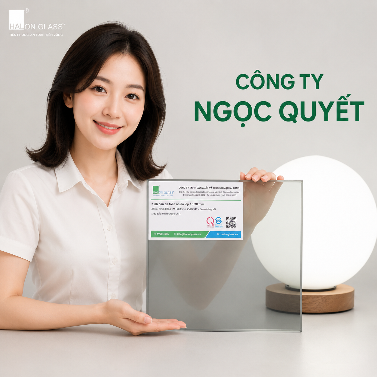 Người phụ nữ cầm tấm kính dán an toàn nhiều lớp Halon Glass của công ty Ngọc Quyết